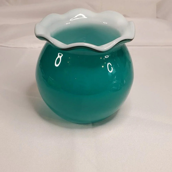 Gorgeous Design China 4" Ruffled Edge Glass Bowl Vase Turquoise & White Inside - Picture 5 of 11